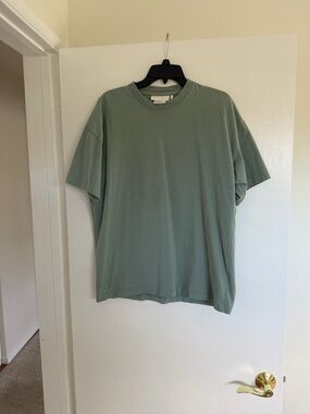 H&M Men’s Sage Green Short Sleeve Crew Neck Tee
